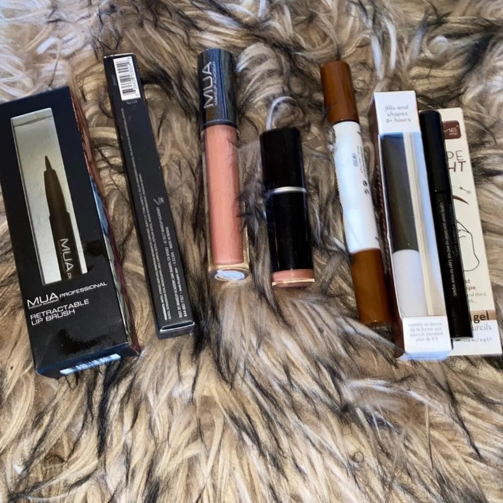 Mua make up